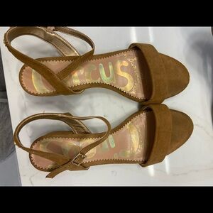 Vince Camuto heels size 9